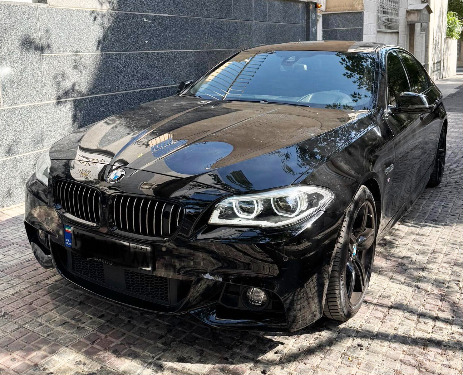 بی ام و 528i