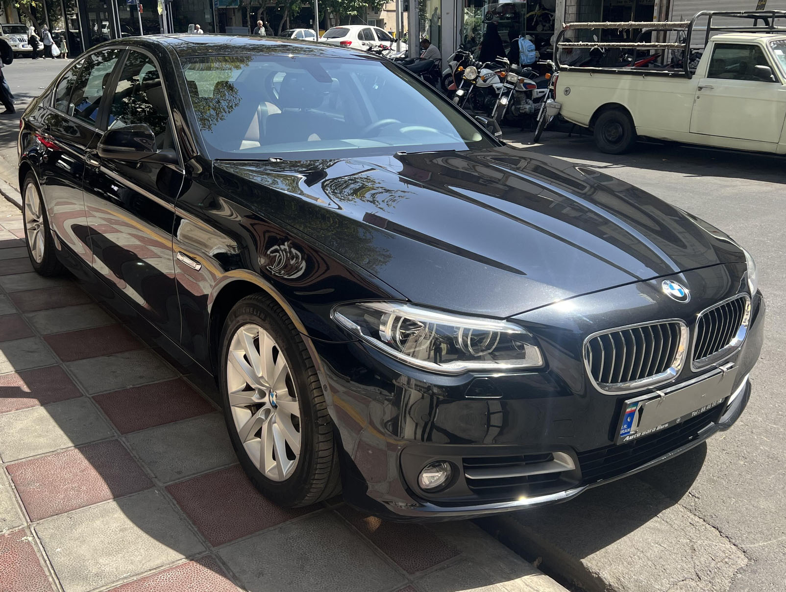 بی ام و 528i