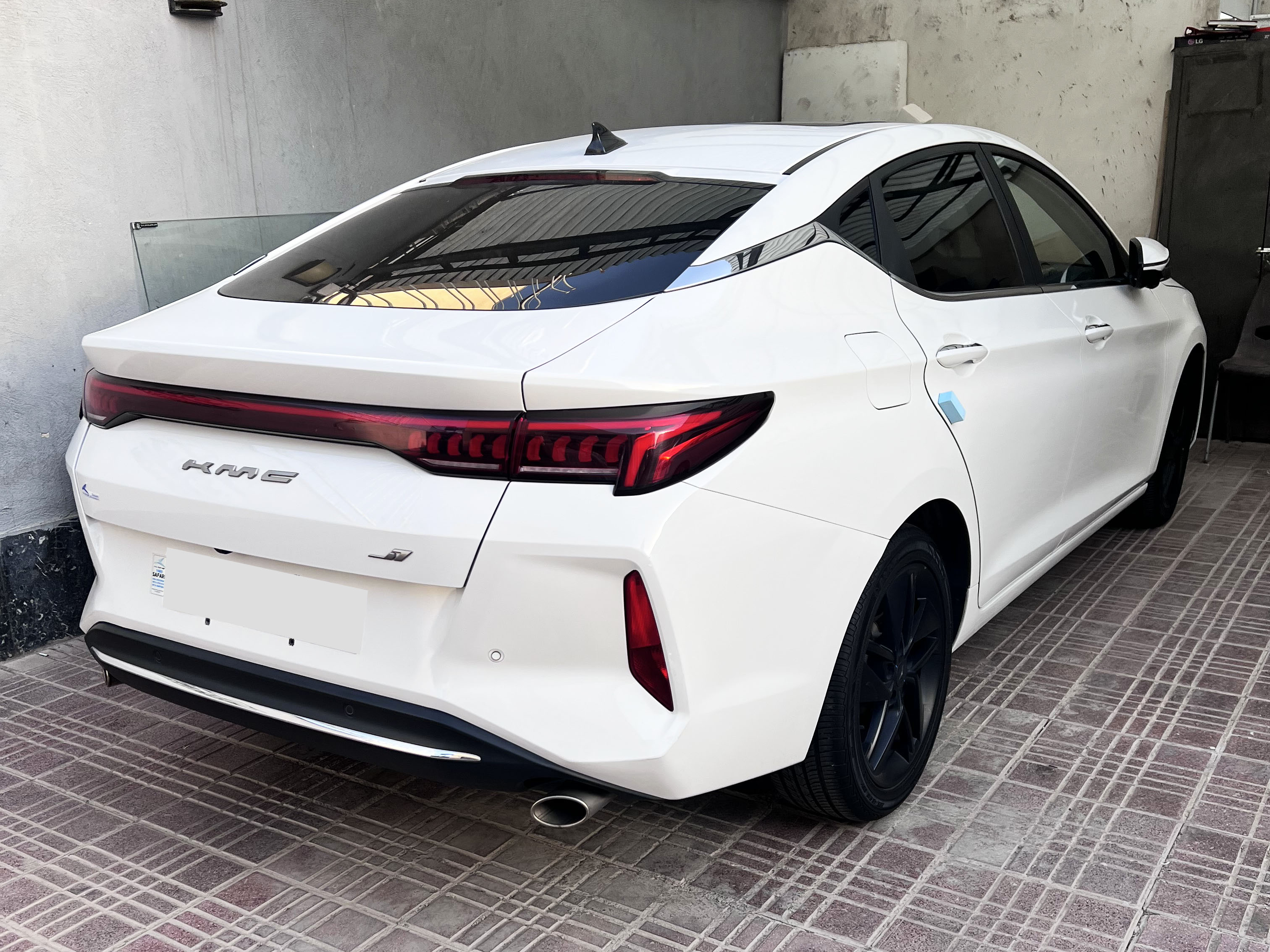 کی ام سی J7