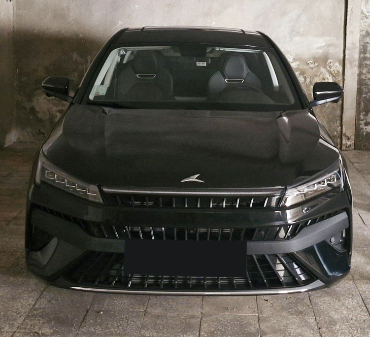 کی ام سی J7