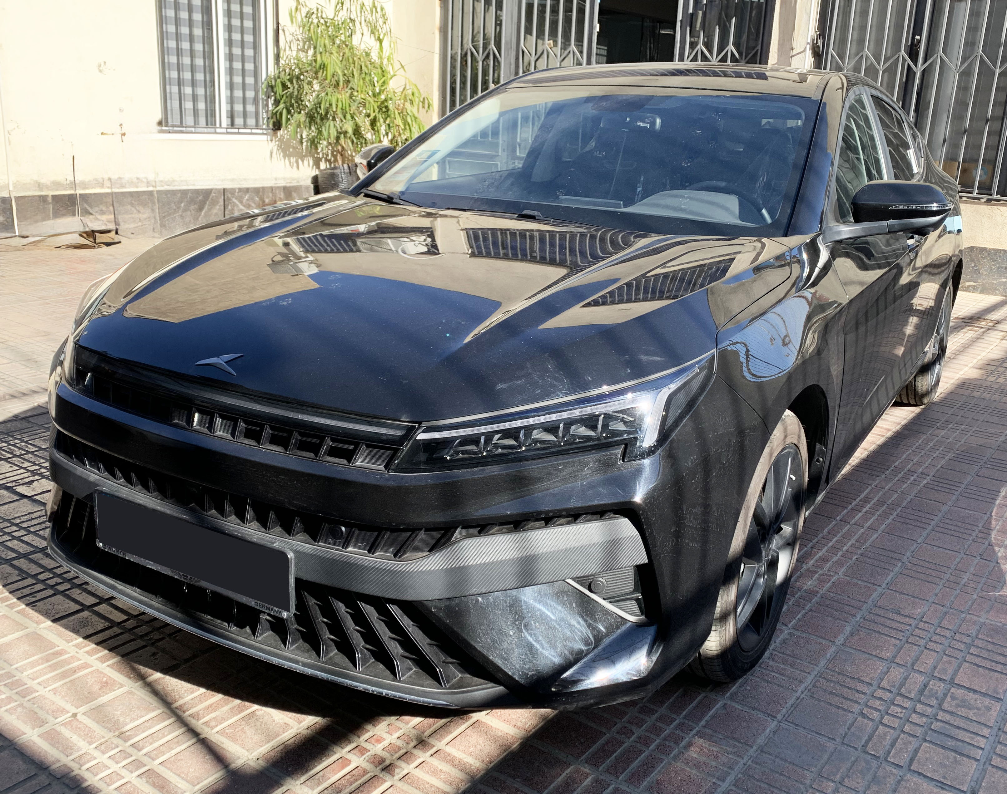 کی ام سی J7